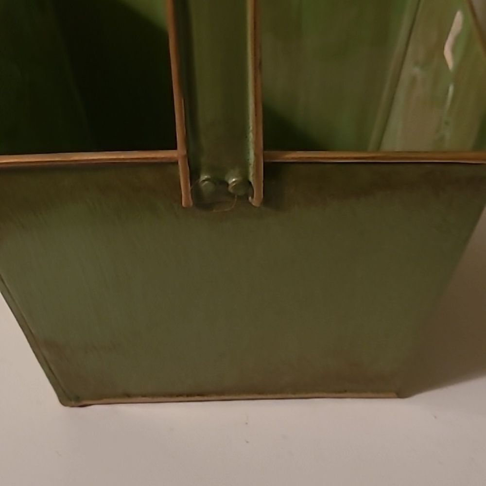 Metal Apple Basket - Picture 4 of 7